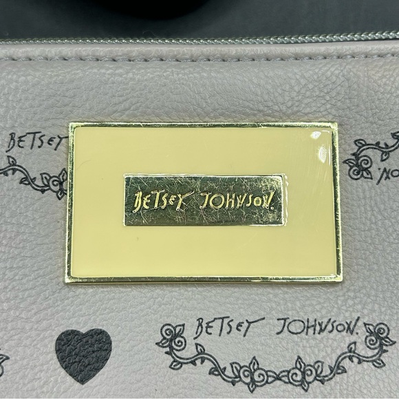 Betsey Johnson Heart Shoulder Chain Crossbody Bag Grey Light Pink Chain Strap - Picture 3 of 11